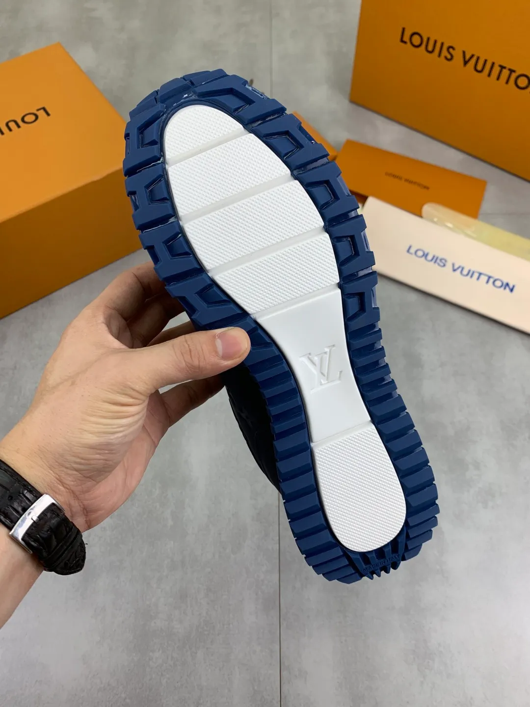 Men's men's shoes 💰P680 new style 💶[LOUIS VUITTON] (original order) new style 🍀LV Louis Vuitton * - top version of LV classic trendy shoes! Made of imported original cowhide and water-dyed cowhide lining. The latest original wear-resistant rubber combination outsole! High quality products! Multiple colors available, code number: 38-44 (45 46 customized)
